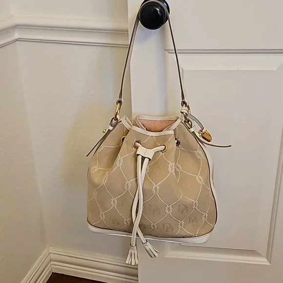 Dooney & Bourke Monogram Signature Drawstring Bucket Shoulder Bag White Leather - Picture 15 of 17